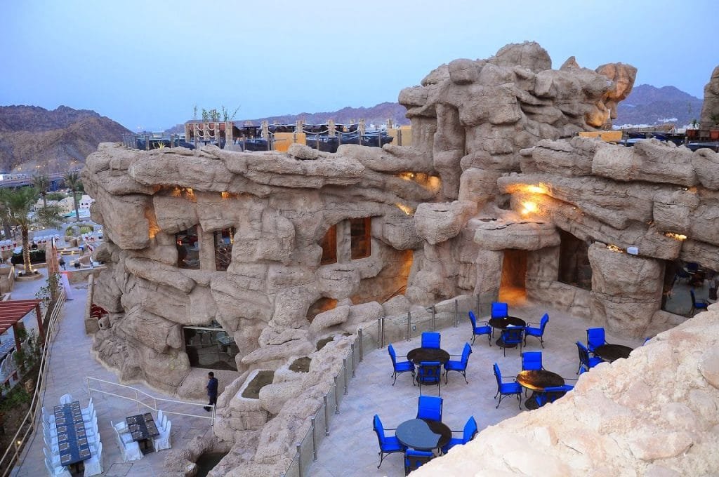 بار، رستوران یا دیسکوی الکهف (Cave)
